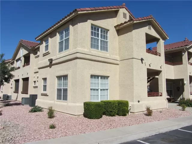 MLS: 2516927 Condo For Sale