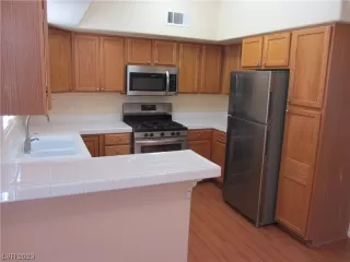 Photo #6: 2516927 Listing