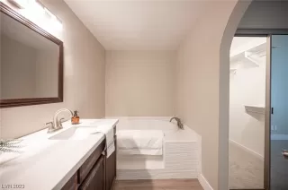 Photo #1: 2516936 Listing 