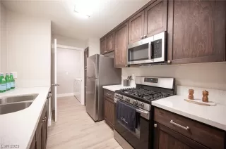 Photo #5: 2516936 Listing 