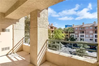 Photo #1: 2517037 Listing