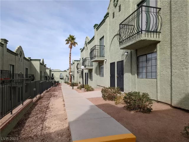 MLS: 2517044 Condo For Sale