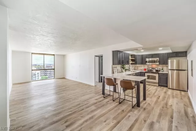 MLS: 2517074 Condo For Sale