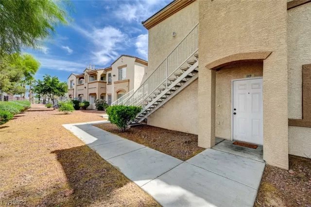 MLS: 2517116 Condo For Sale