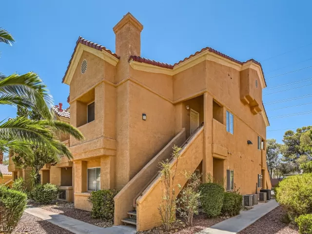 MLS: 2517237 Condo For Sale