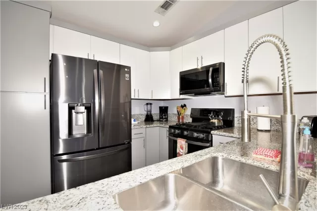 MLS: 2517268 Condo For Sale