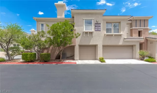 MLS: 2517275 Condo For Sale