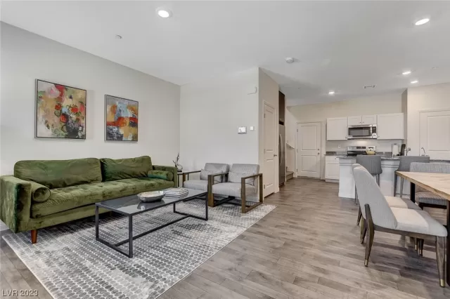 MLS: 2517319 Condo For Sale