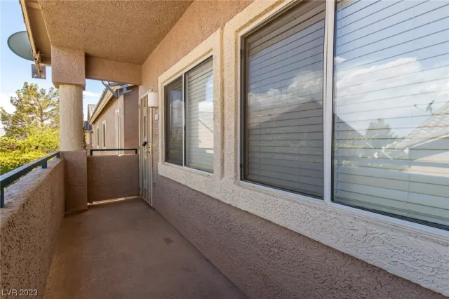 MLS: 2517336 Condo For Sale