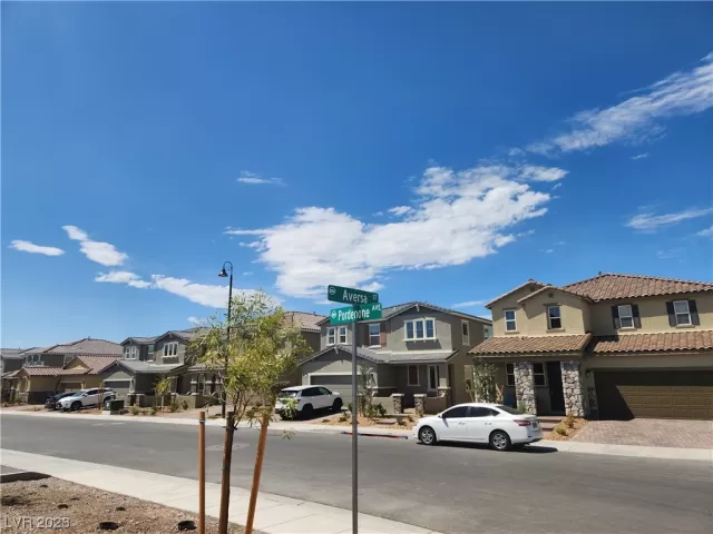 MLS: 2517428 Condo For Sale
