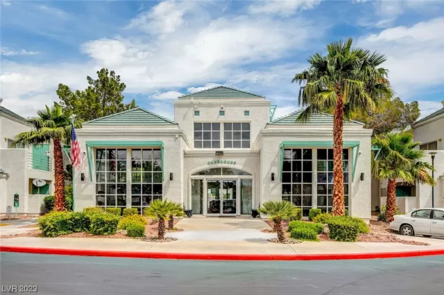 MLS: 2517431 Condo For Sale