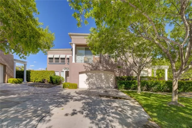 MLS: 2517461 Condo For Sale