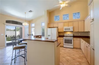 Photo #5: 2517491 Listing