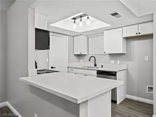 Photo #2: 2517501 Listing