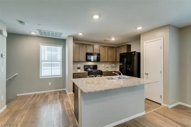 MLS: 2517504 Condo For Sale