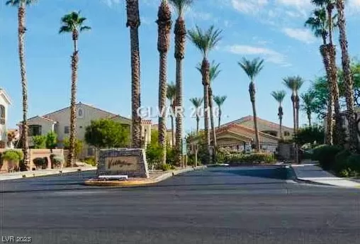 MLS: 2517527 Condo For Sale