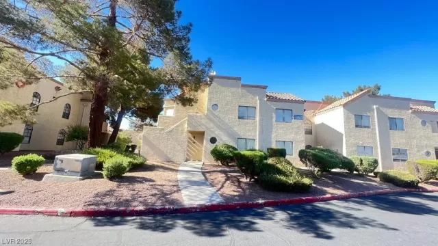 MLS: 2517537 Condo For Sale