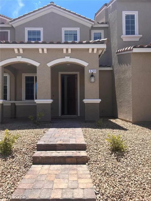 MLS: 2517562 Condo For Sale