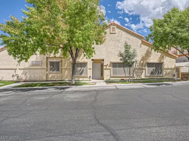 MLS: 2517598 Condo For Sale