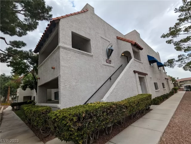 MLS: 2517676 Condo For Sale