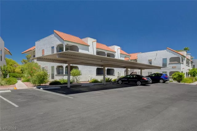 MLS: 2517691 Condo For Sale