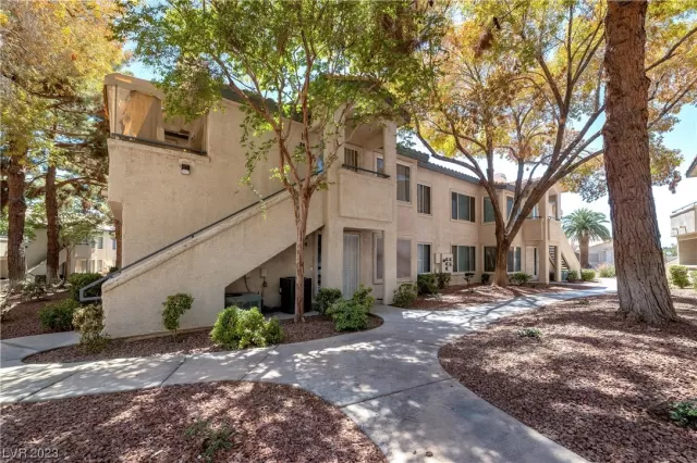 MLS: 2517743 Condo For Sale