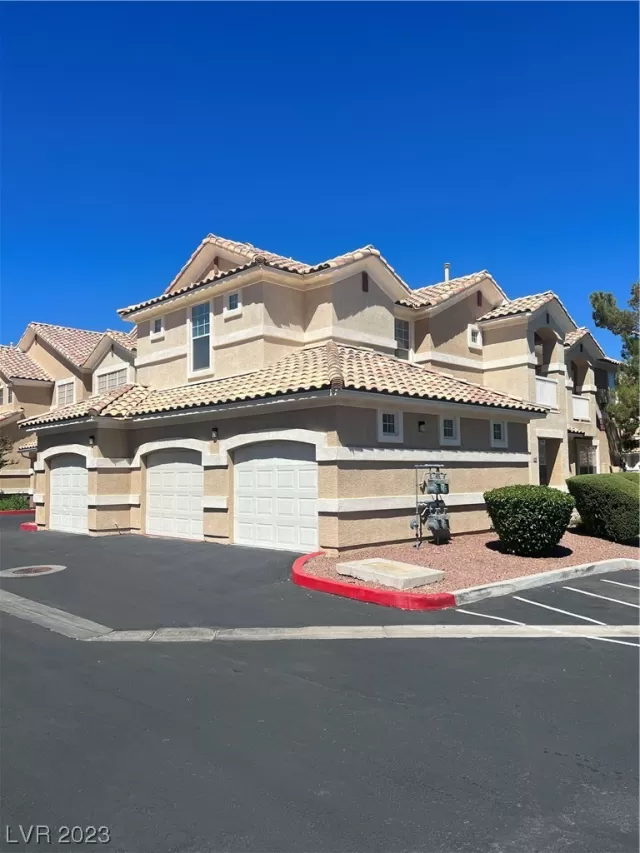 MLS: 2517765 Condo For Sale