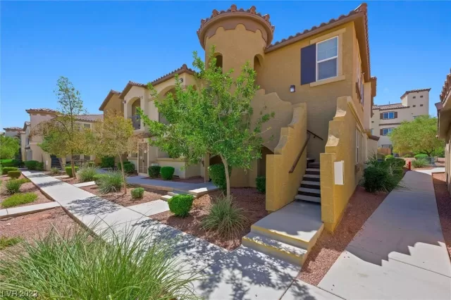 MLS: 2517900 Condo For Sale