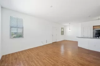 Photo #6: 2517900 Listing