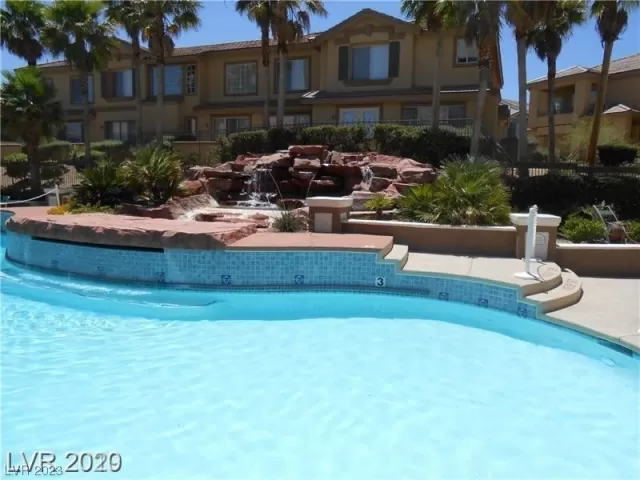 MLS: 2517910 Condo For Sale