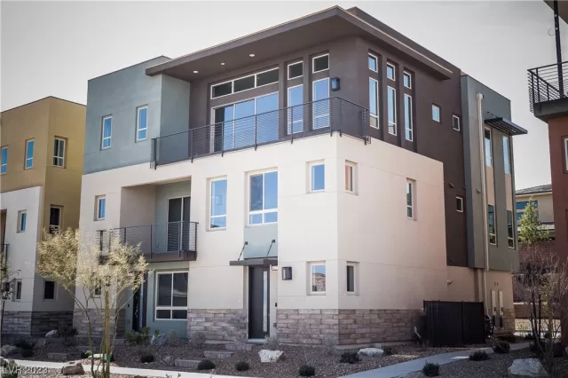 MLS: 2517937 Condo For Sale