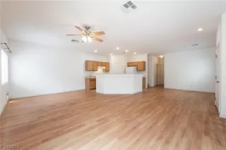 Photo #5: 2517953 Listing