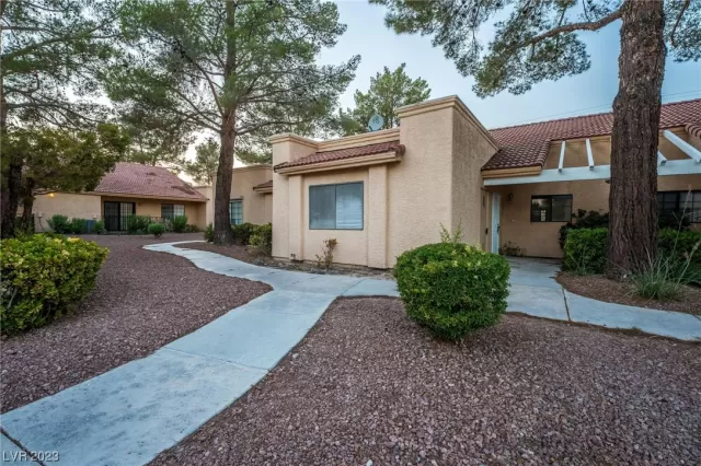 MLS: 2517956 Condo For Sale