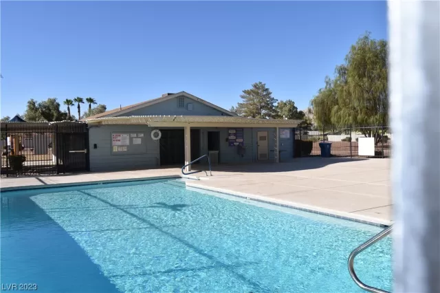 MLS: 2517975 Condo For Sale