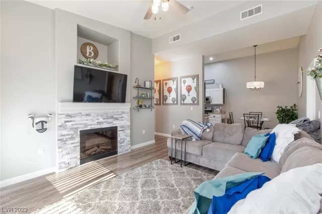 MLS: 2517980 Condo For Sale