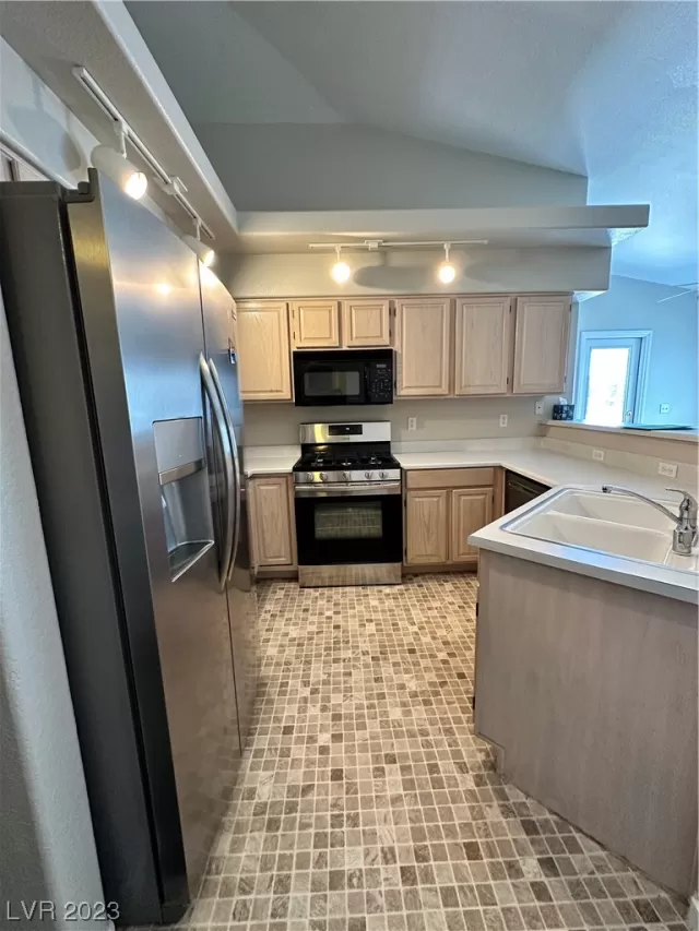 MLS: 2517991 Condo For Sale