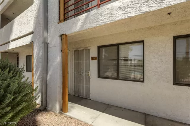 MLS: 2518086 Condo For Sale