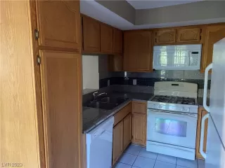 Photo #5: 2518124 Listing 