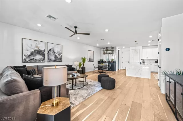 MLS: 2518128 Condo For Sale