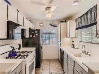 Photo #3: 2518148 Listing