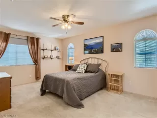 Photo #4: 2518148 Listing