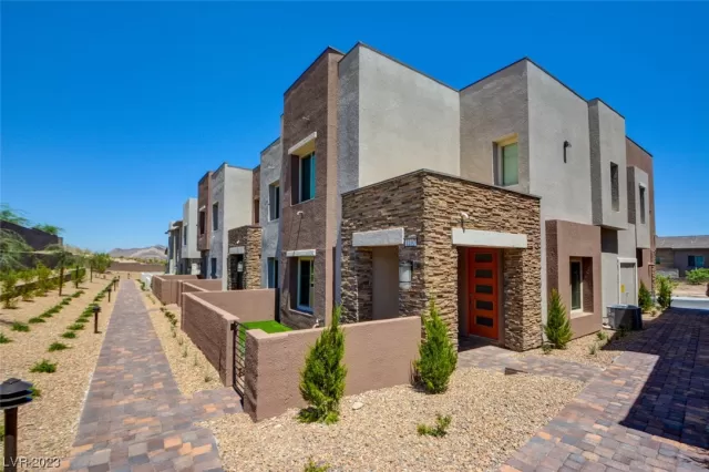 MLS: 2518287 Condo For Sale