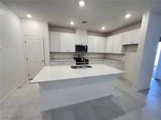 Photo #2: 2518301 Listing 