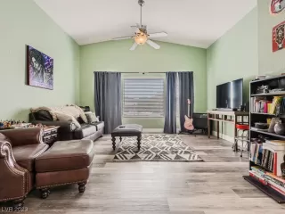 Photo #2: 2518307 Listing