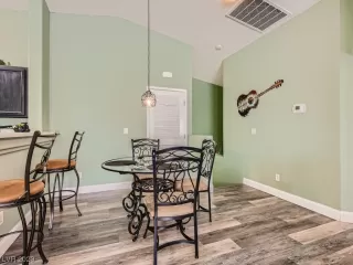 Photo #4: 2518307 Listing