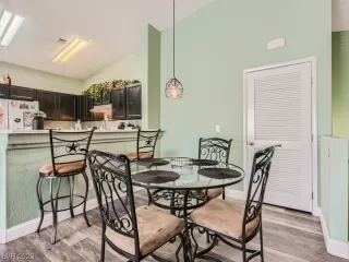 Photo #5: 2518307 Listing