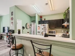 Photo #6: 2518307 Listing