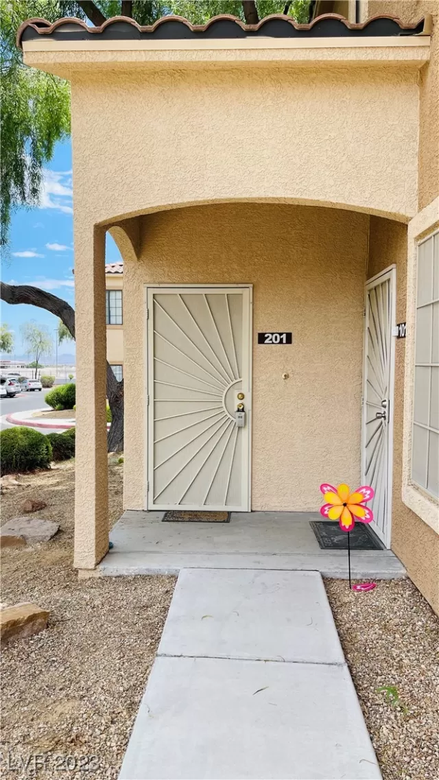 MLS: 2518319 Condo For Sale