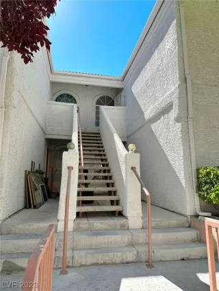 Photo #1: 2518365 Listing 