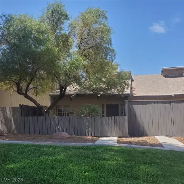 MLS: 2518376 Condo For Sale